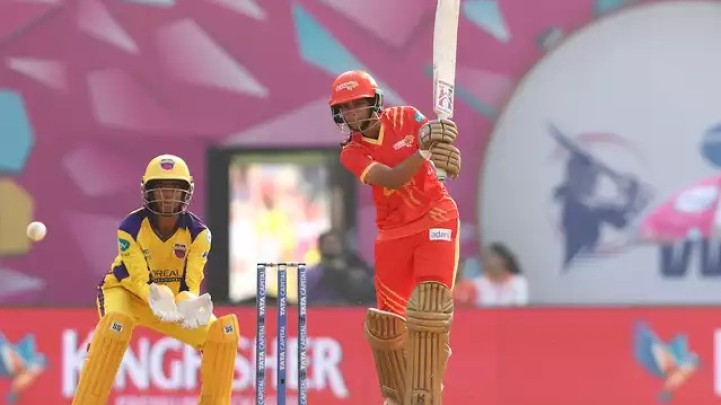 Anushka Sharma ruled out of MI game with injured hand