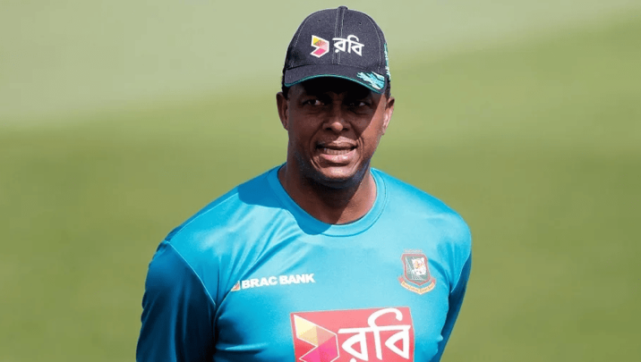 Courtney Walsh appointed bowling coach of Zimbabwe