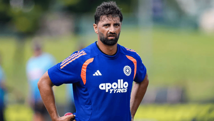 Auqib Nabi signs with Surrey to play three championship games